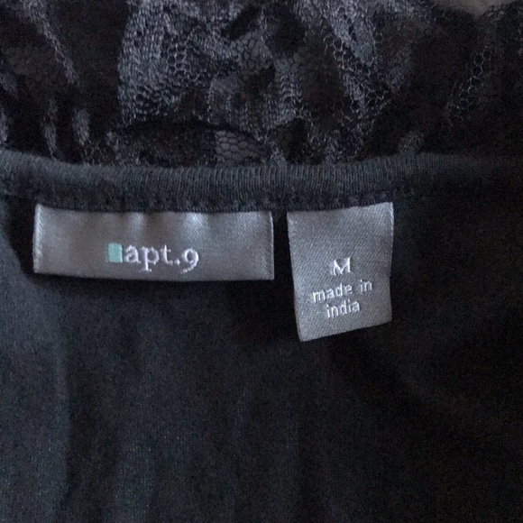 Lot of 5 medium women’s shirts. 5 for 25$ gently used. See pics for brands. - Picture 10 of 16